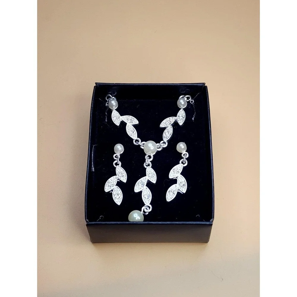New SAQ Signed CZ Leaf Vine Silver Tone Necklace & Earring Set In Box FREE $HIP!